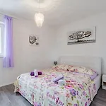 Anamaris St - One Bedroom With Terrace And Sea View *