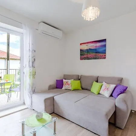 Anamaris St - One Bedroom With Terrace And Sea View Solin